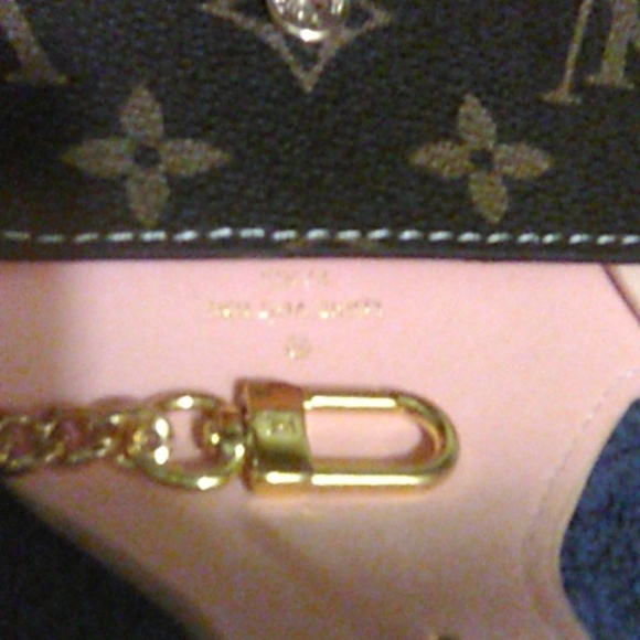 Glass case - Picture 2 of 3